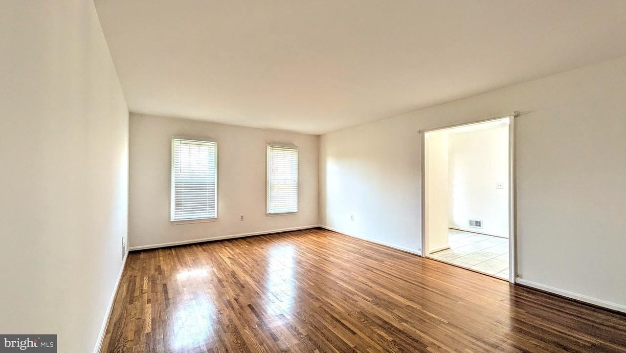 8835 Tuckerman Ln - Photo 4 of 23