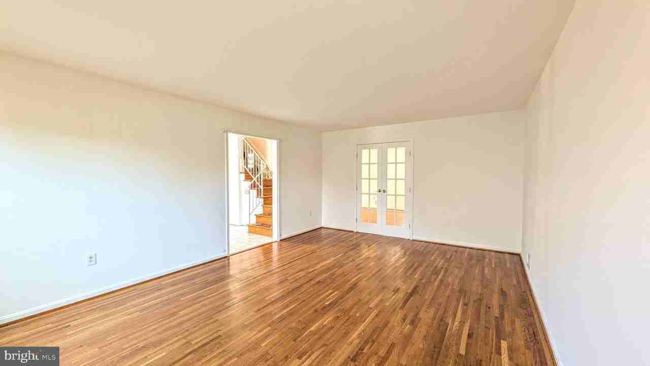 8835 Tuckerman Ln - Photo 5 of 23