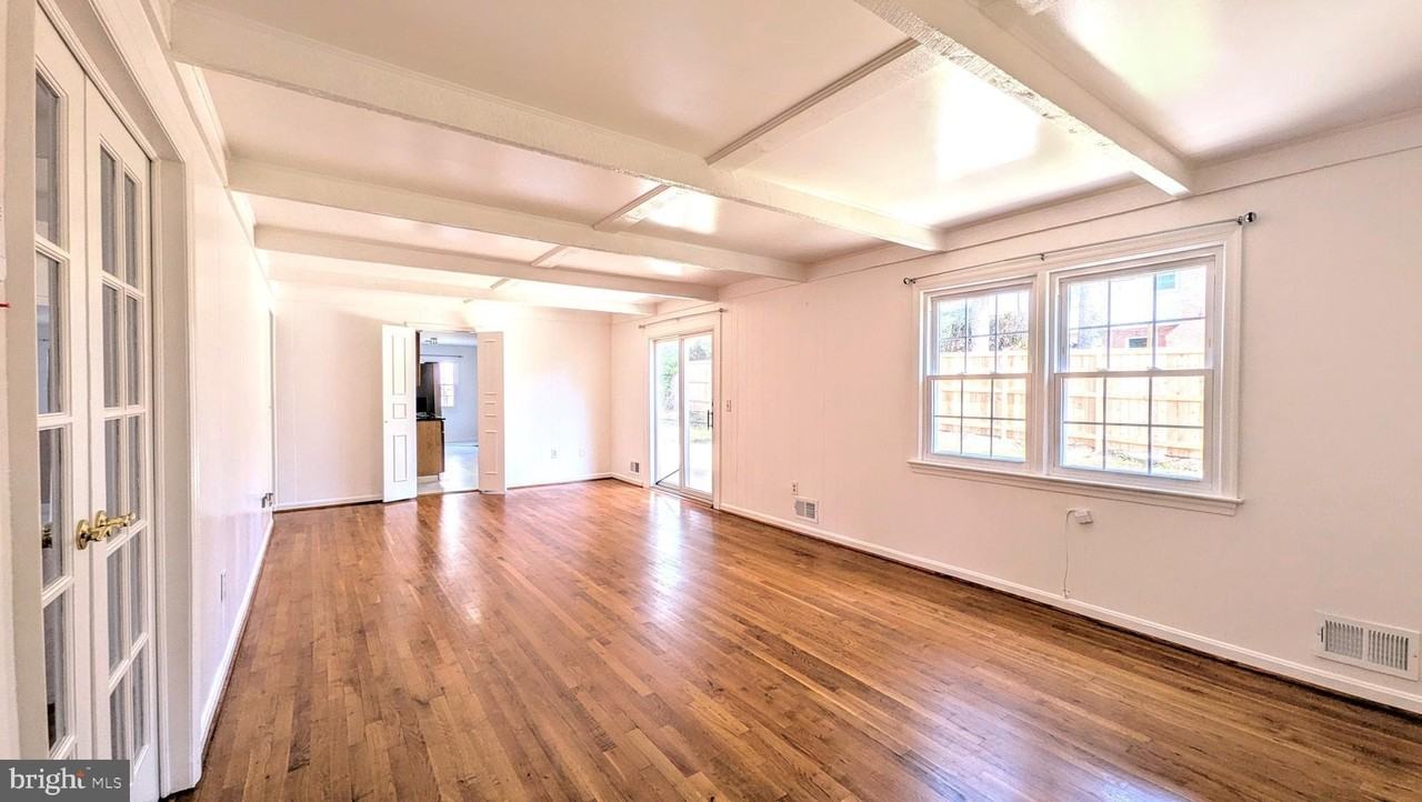 8835 Tuckerman Ln - Photo 7 of 23