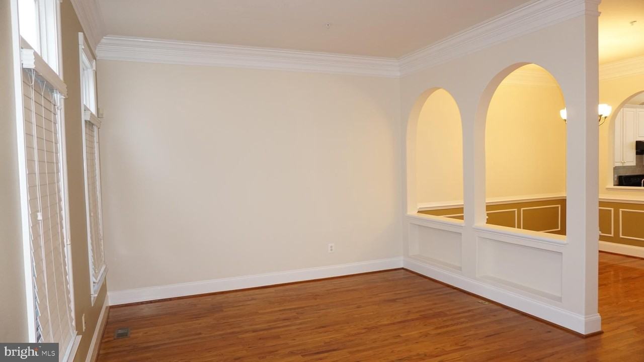 405 Main St - Photo 2 of 26