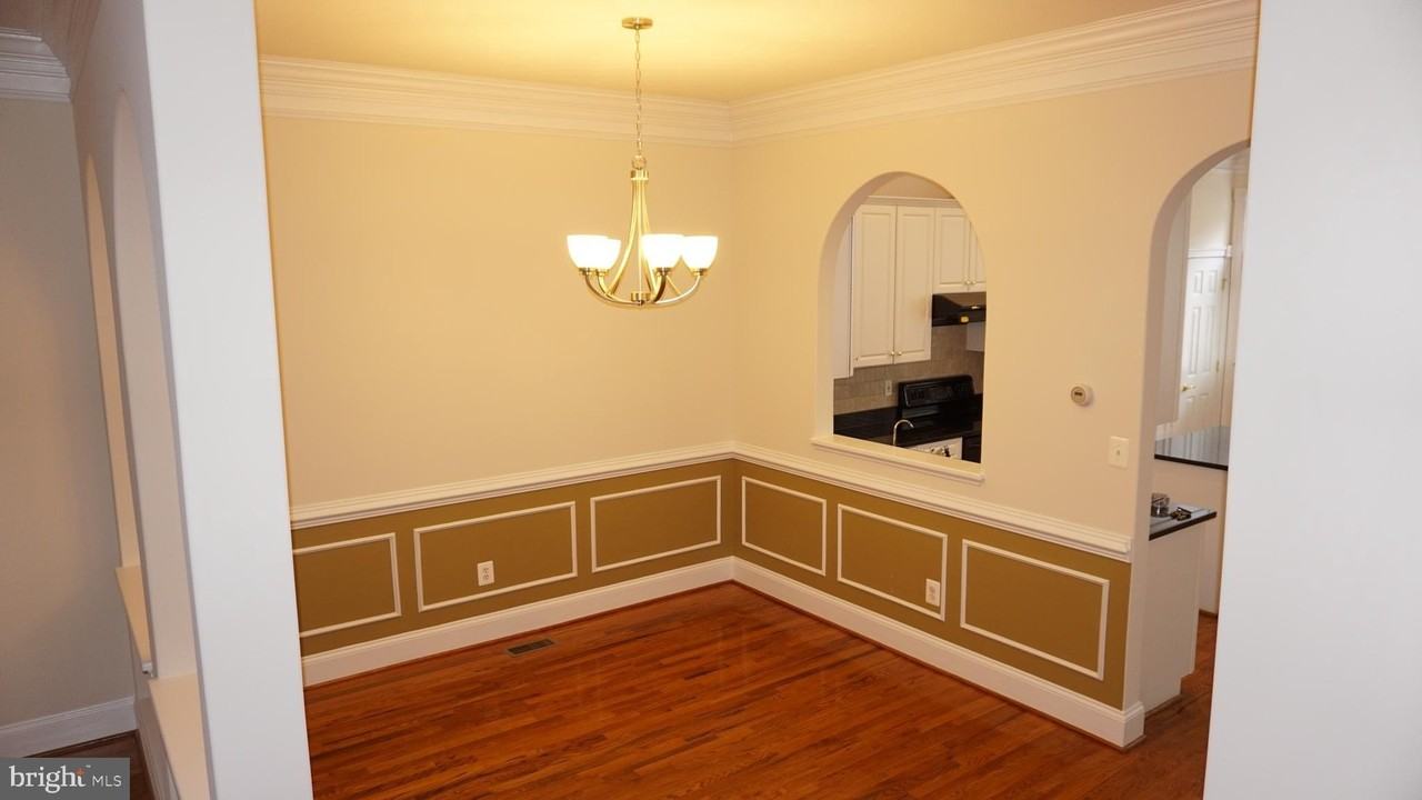 405 Main St - Photo 3 of 26