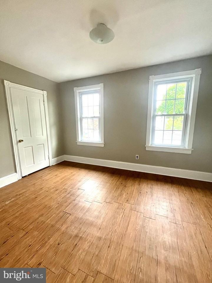 300 Washington St #300B - Photo 4 of 9