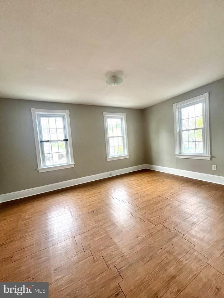 300 Washington St #300B - Photo 5 of 9