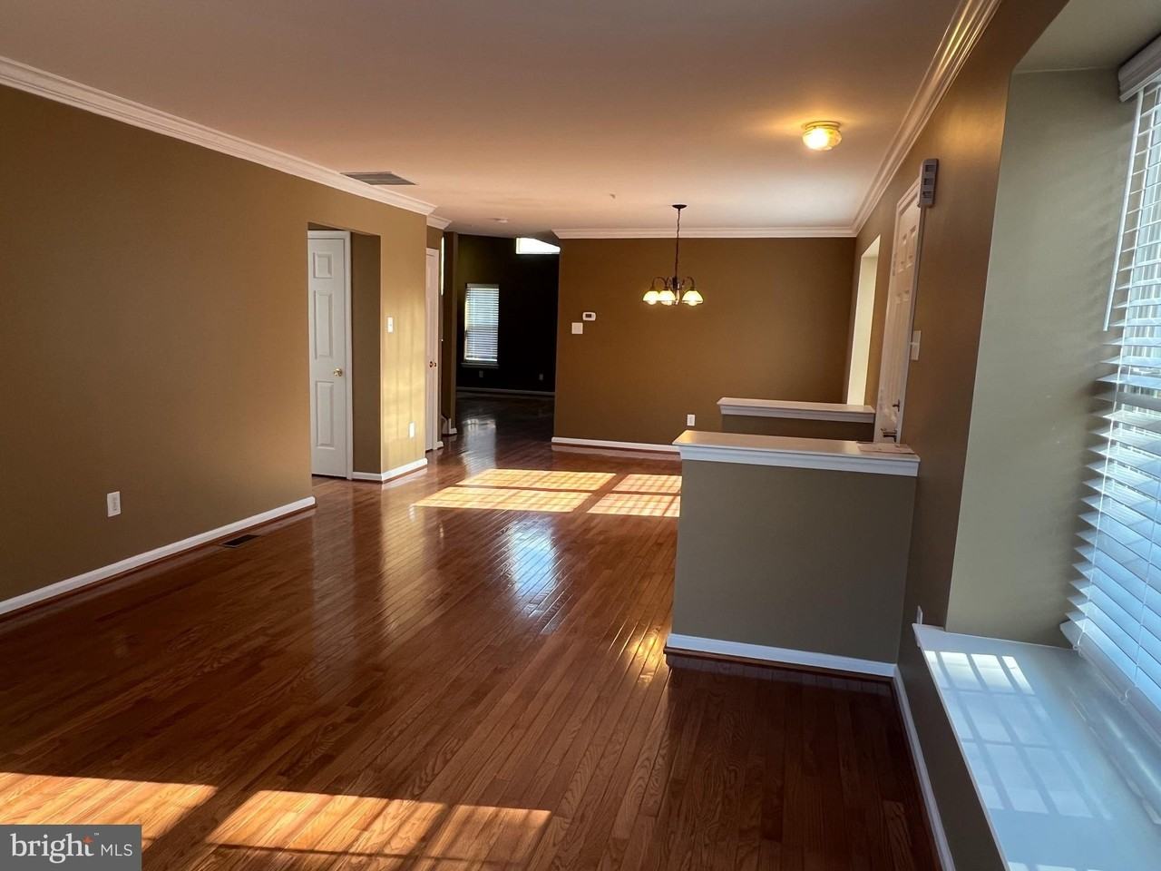 1470 Sweetbriar Dr - Photo 4 of 32