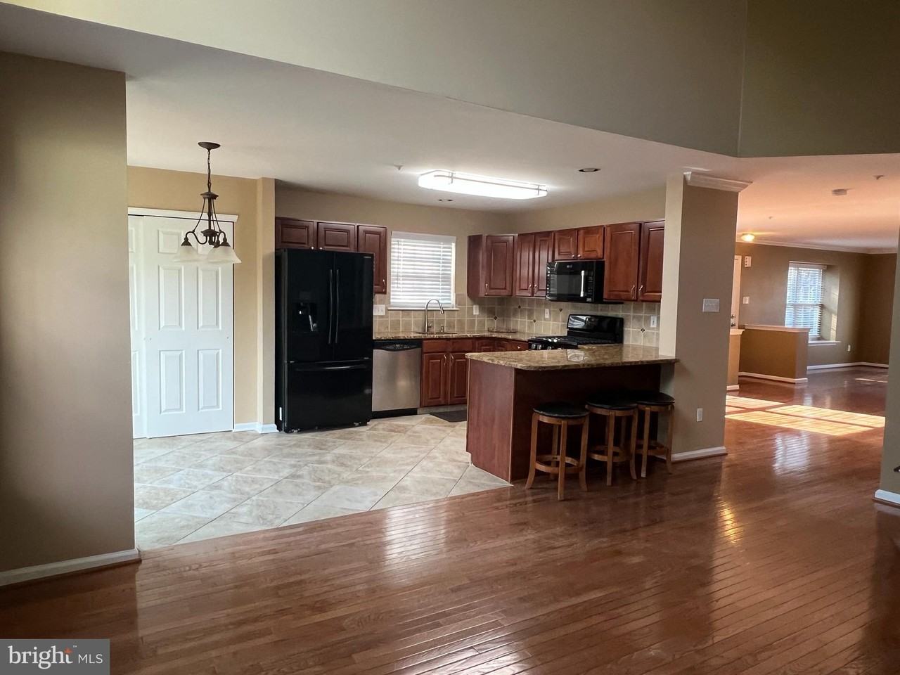 1470 Sweetbriar Dr - Photo 7 of 32