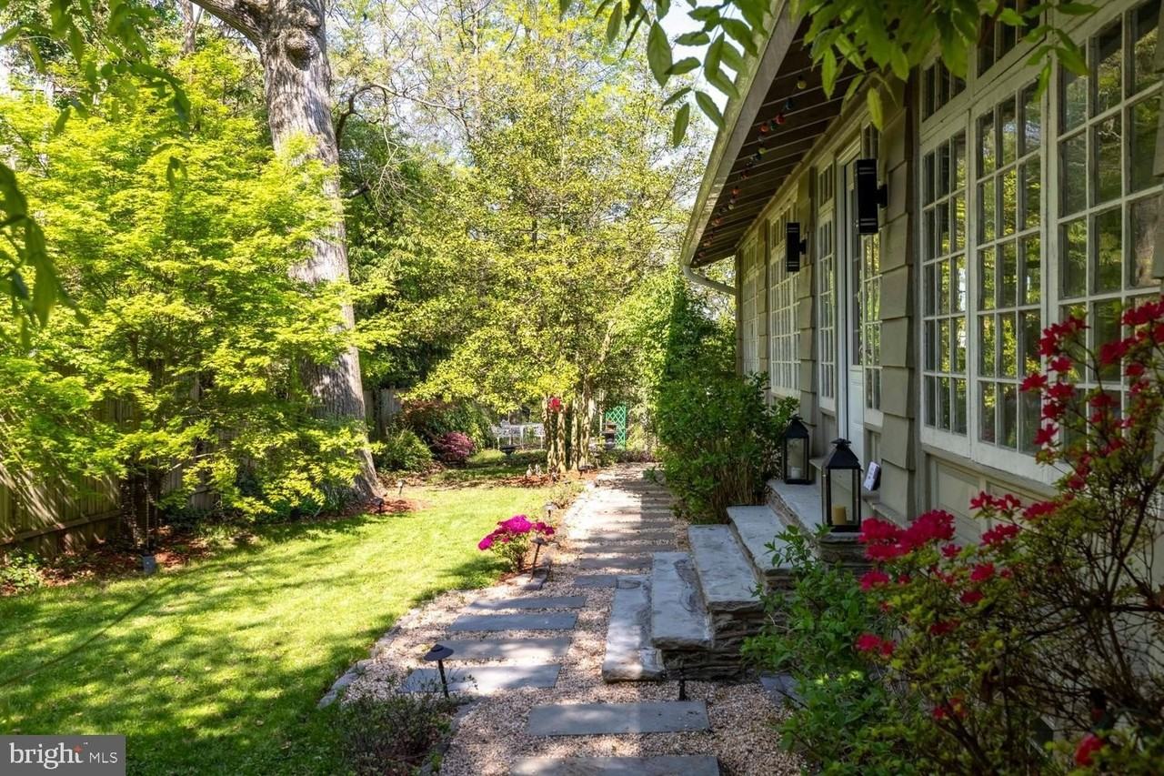 9343 Stenton Ave - Photo 3 of 34