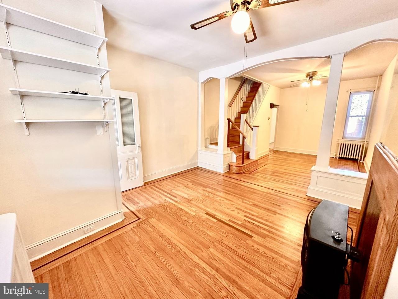 5229 Pulaski Ave - Photo 3 of 16