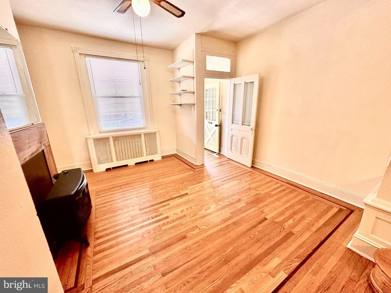 5229 Pulaski Ave - Photo 4 of 16