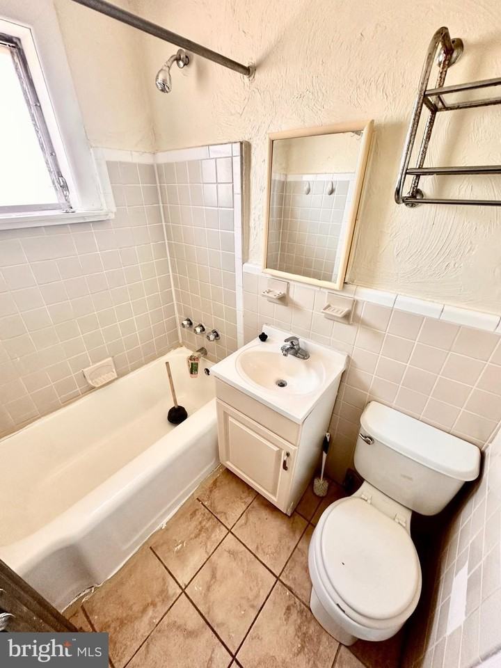 3400 Henry Ave #3R - Photo 4 of 7