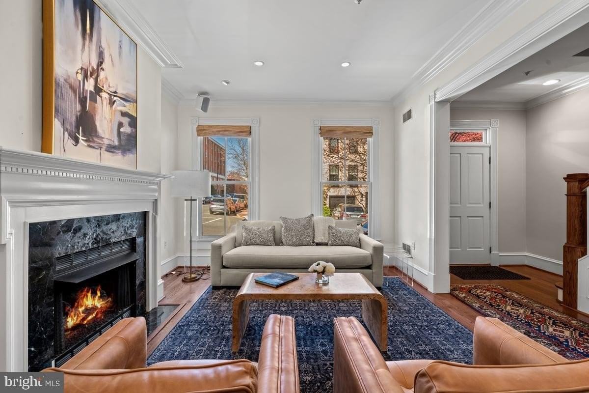 128 Queen St - Photo 2 of 28