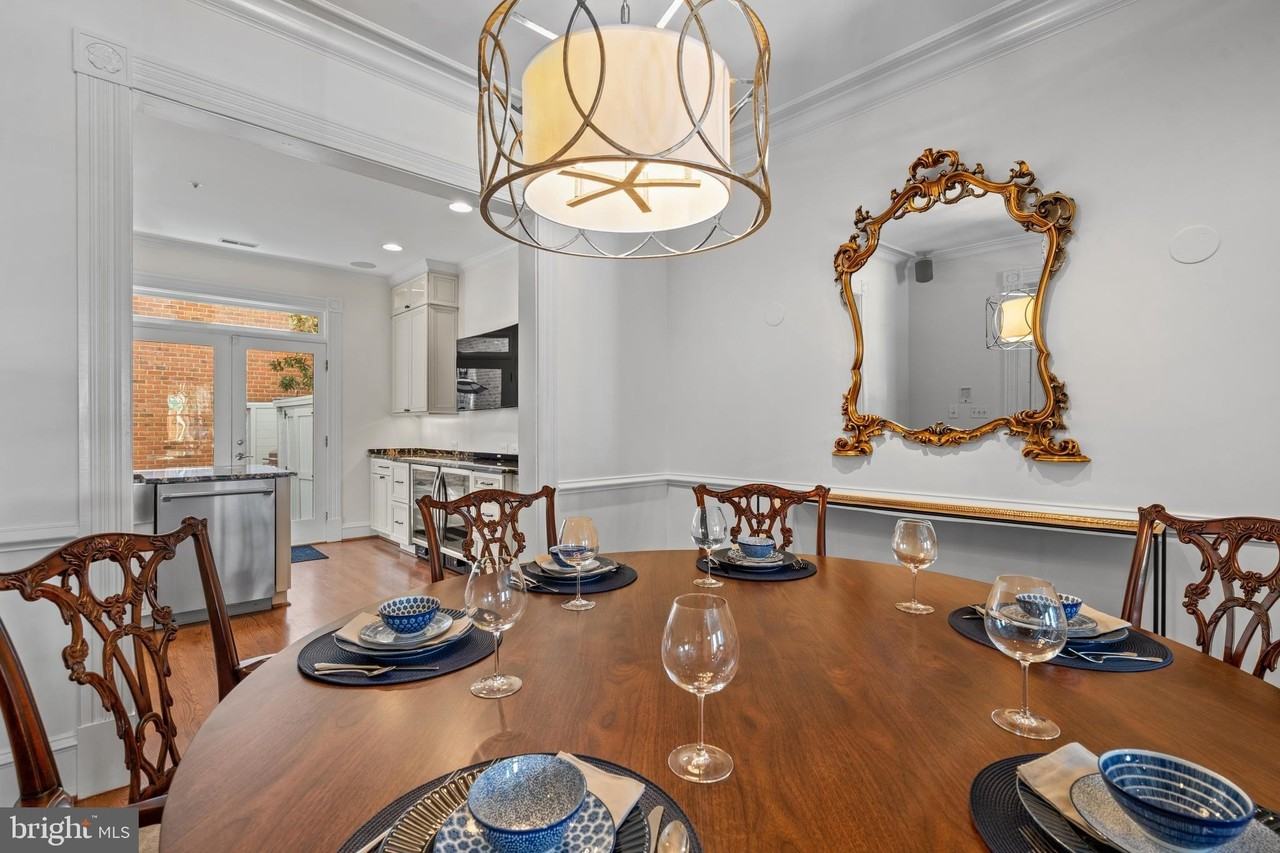 128 Queen St - Photo 4 of 28