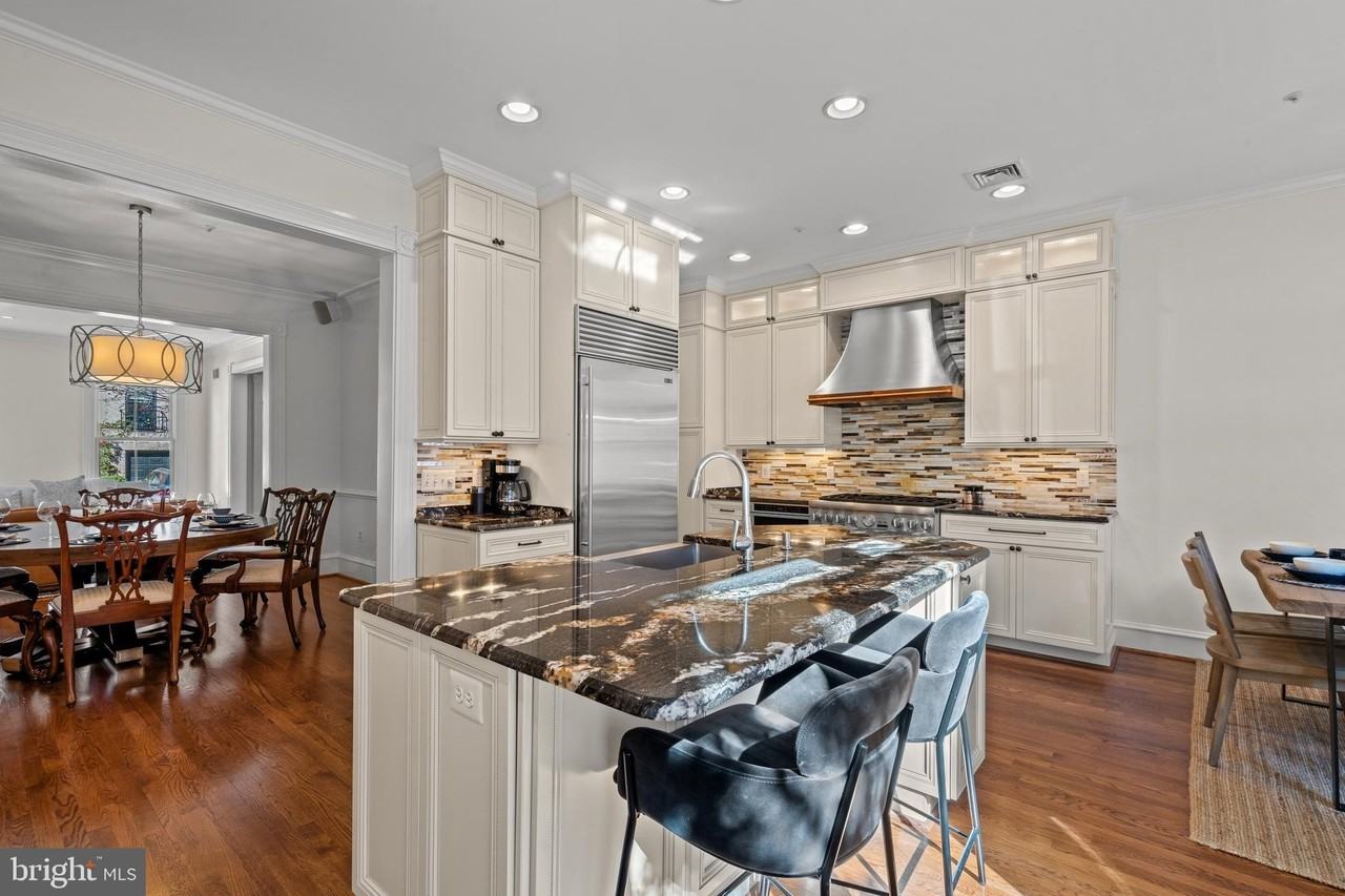 128 Queen St - Photo 6 of 28