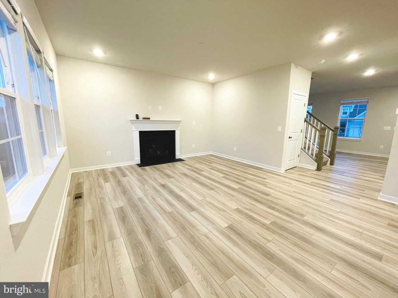 130 Thornton Way - Photo 3 of 50