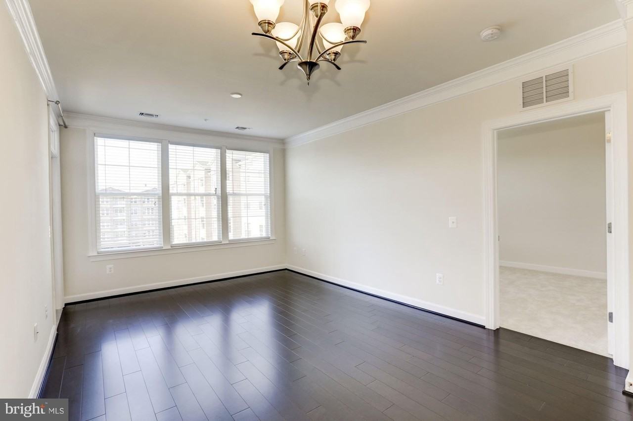 13740 Endeavour Dr #403 - Photo 5 of 25