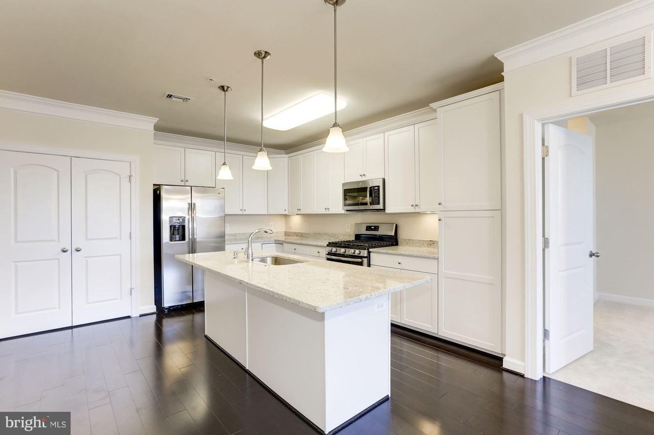 13740 Endeavour Dr #403 - Photo 6 of 25