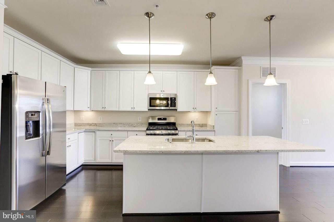 13740 Endeavour Dr #403 - Photo 7 of 25