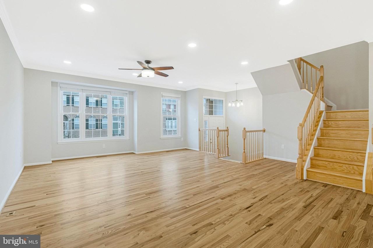 1707 Stuart Pointe Ln - Photo 2 of 28