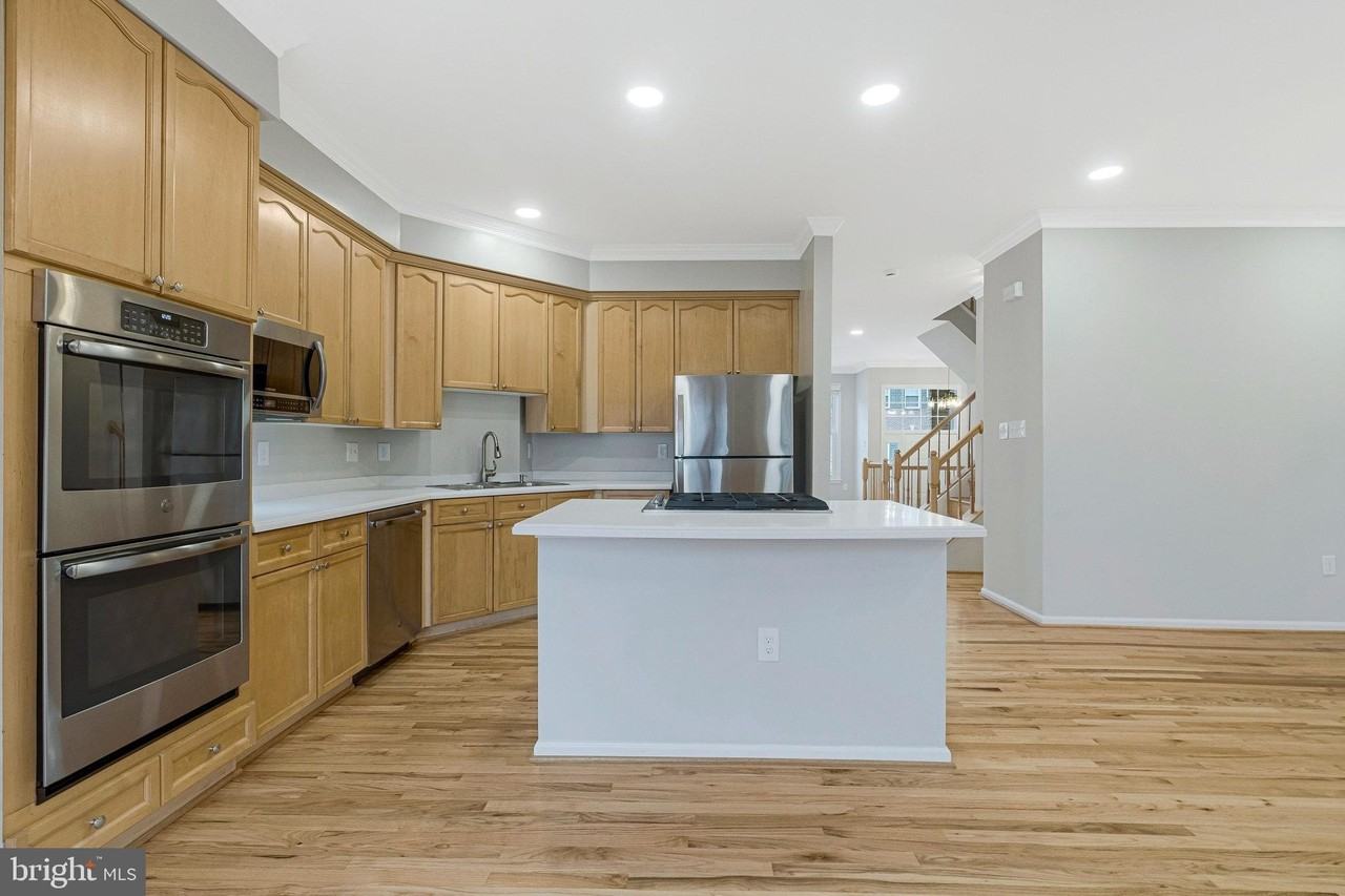 1707 Stuart Pointe Ln - Photo 4 of 28