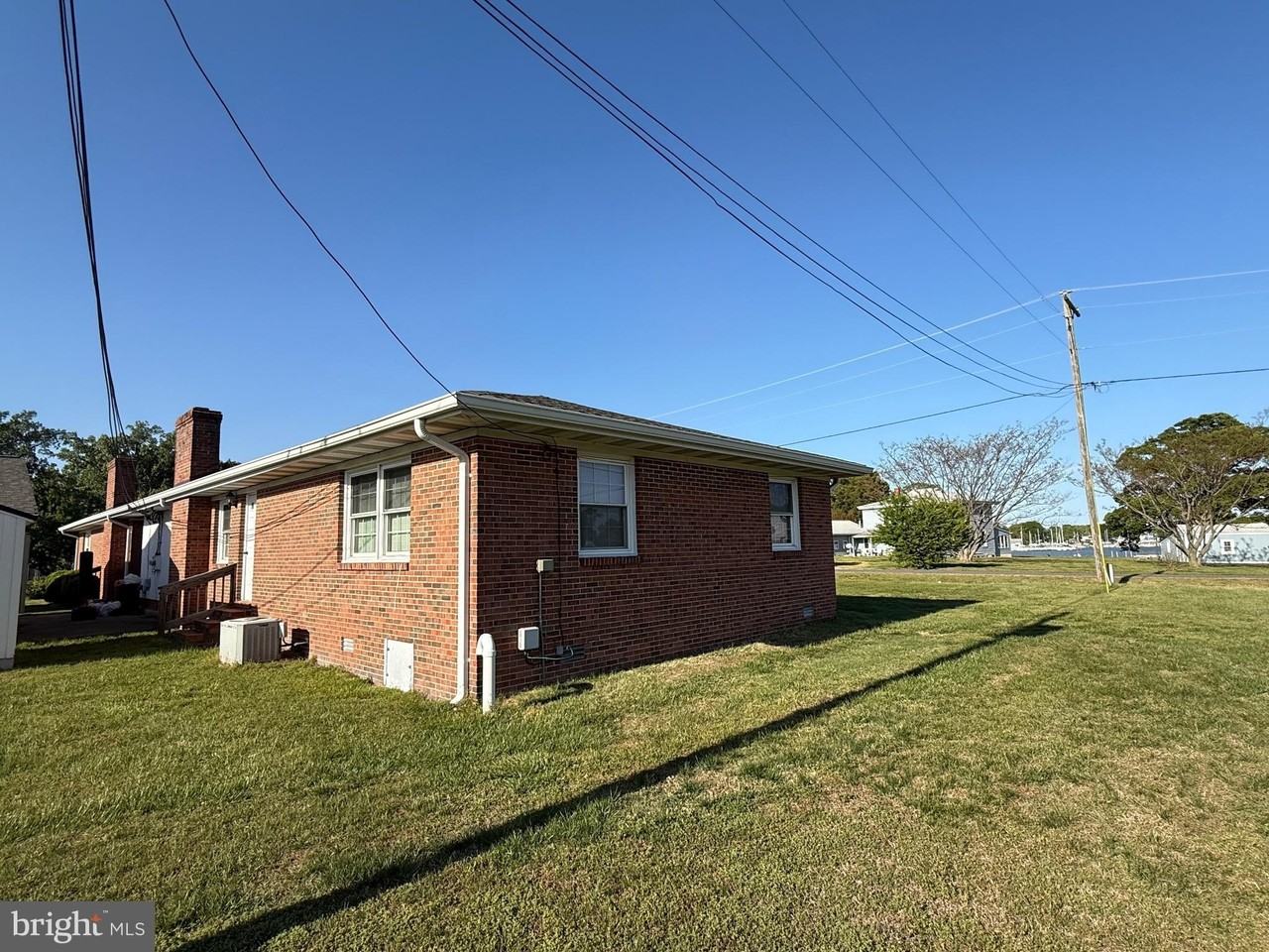 1667 Monroe Bay Cir - Photo 2 of 13