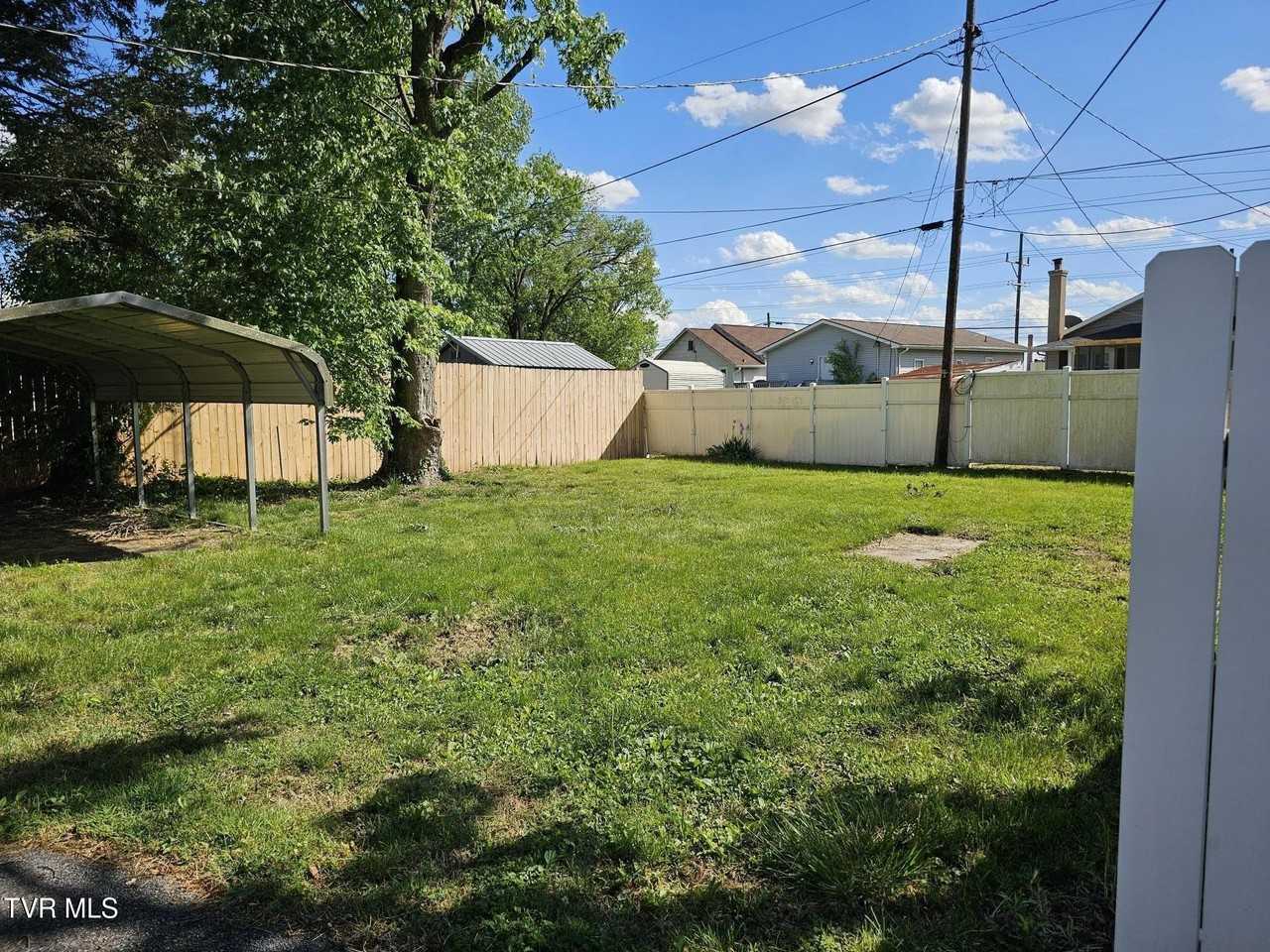 1329 Chestnut St - Photo 2 of 13