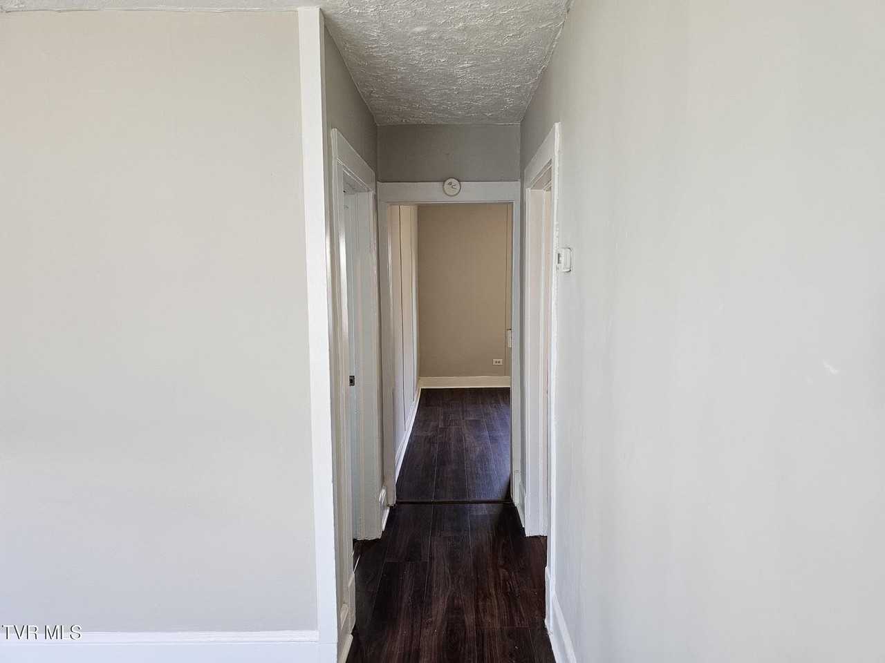 1329 Chestnut St - Photo 5 of 13