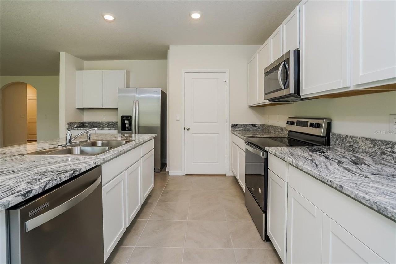 11 Hickory Course Radl - Photo 3 of 8