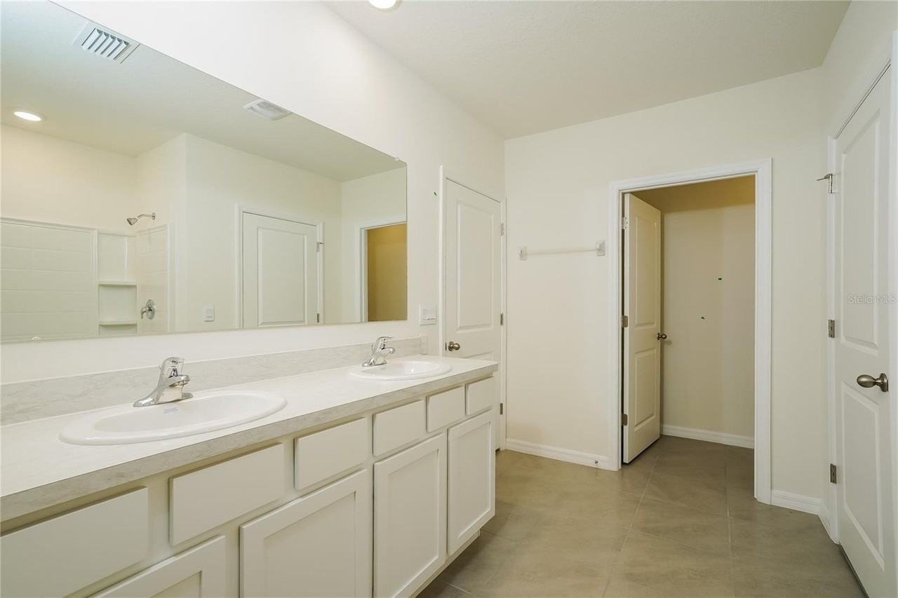 11 Hickory Course Radl - Photo 5 of 8