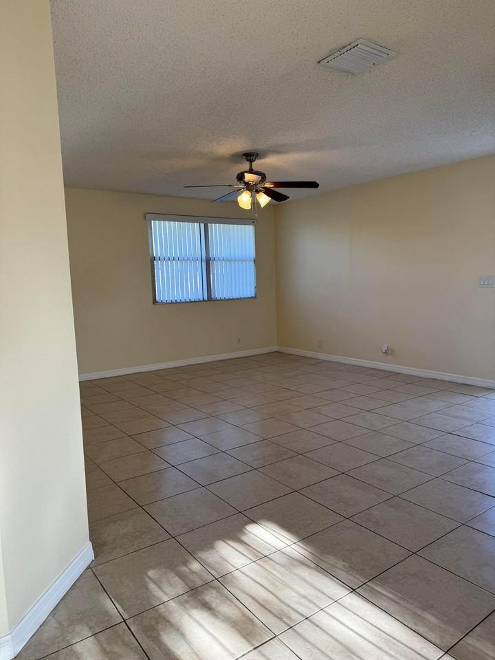 11406 Nw 45th St - Photo 3 of 15