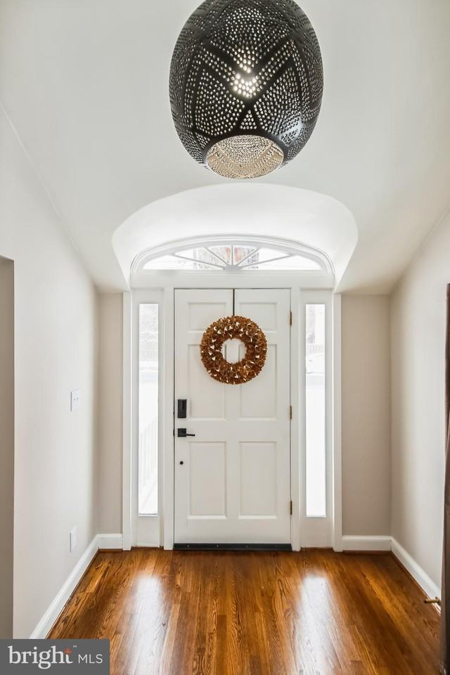 111 S Oak St - Photo 2 of 38