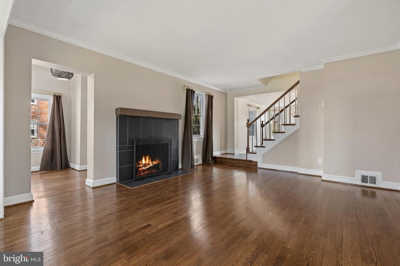 111 S Oak St - Photo 4 of 38