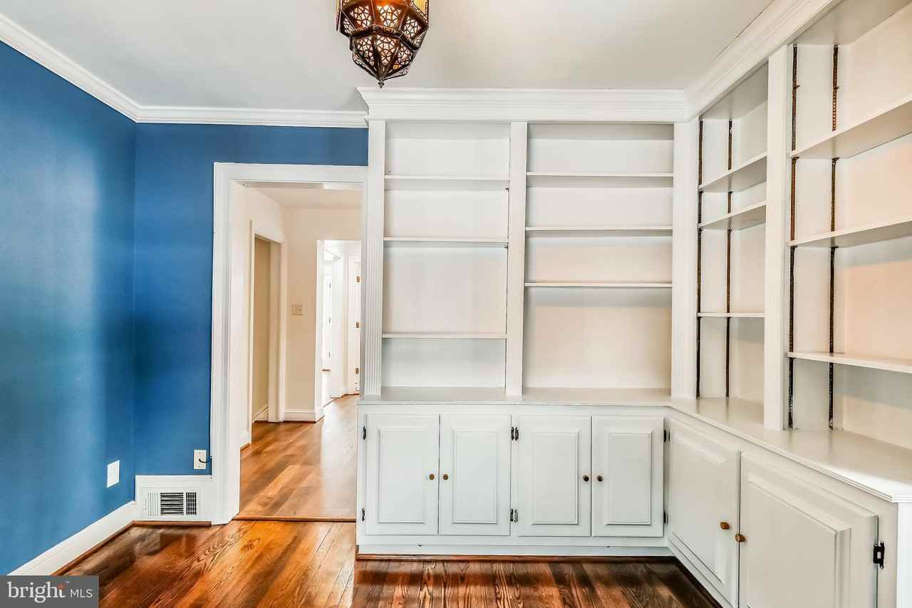 111 S Oak St - Photo 7 of 38