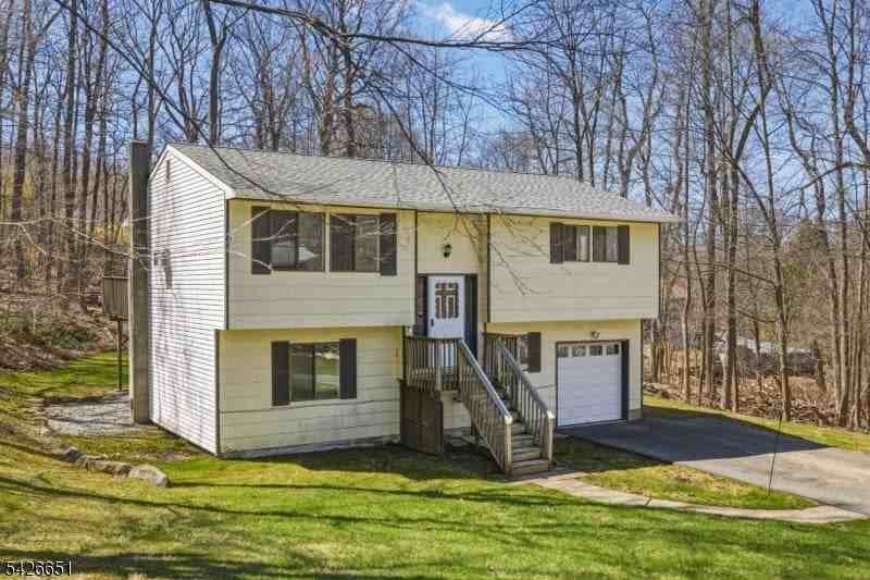 15 Karen Rd - Photo 3 of 33