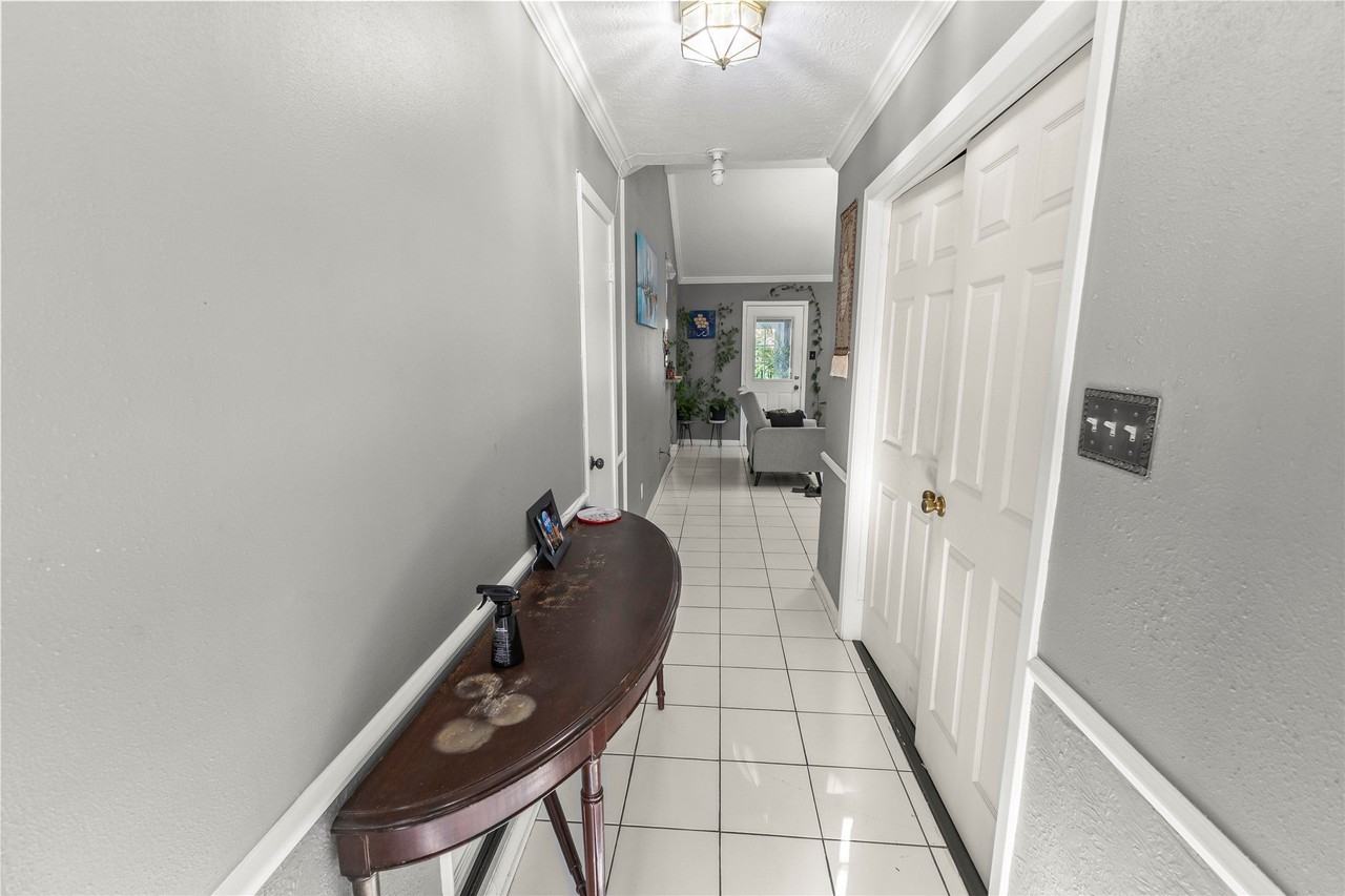 10910 Vanderford Dr - Photo 5 of 32