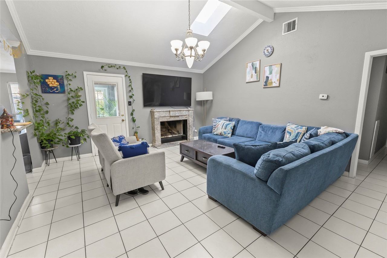 10910 Vanderford Dr - Photo 6 of 32