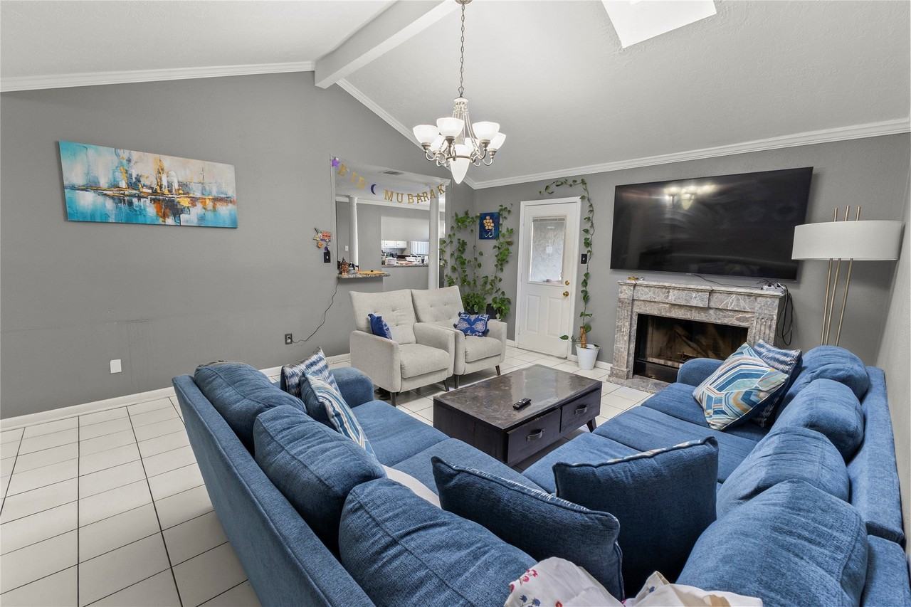 10910 Vanderford Dr - Photo 7 of 32