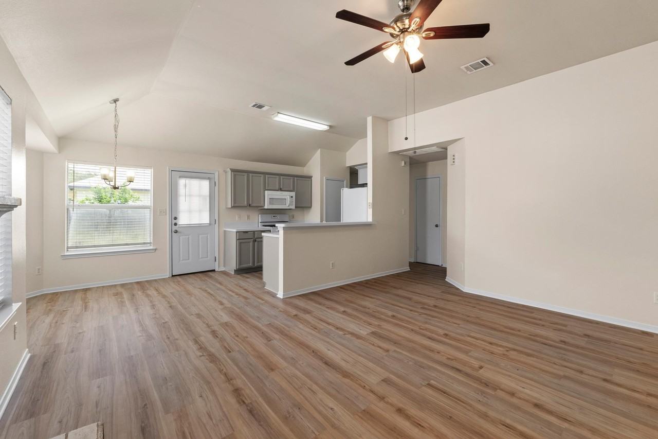 1501 Catherine Ct - Photo 7 of 23