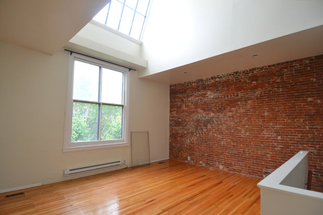 1010 Clinton St #3M - Photo 3 of 8