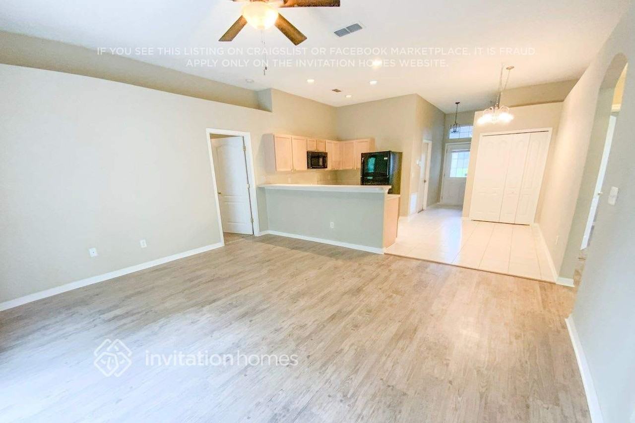 137 Dover Bluff Dr - Photo 3 of 7