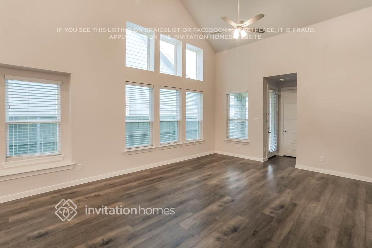 2533 Stella Ln - Photo 3 of 16