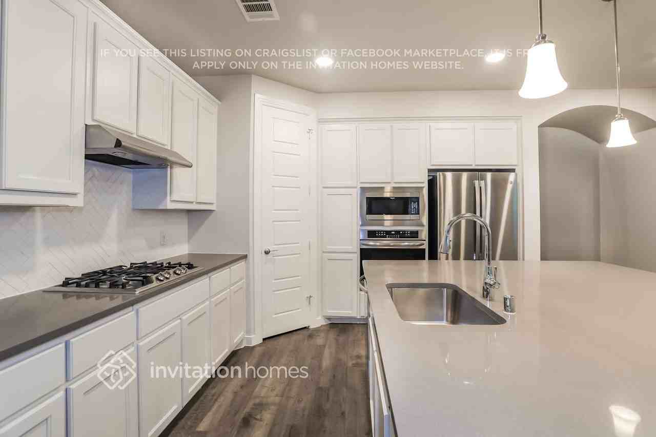 2533 Stella Ln - Photo 5 of 16