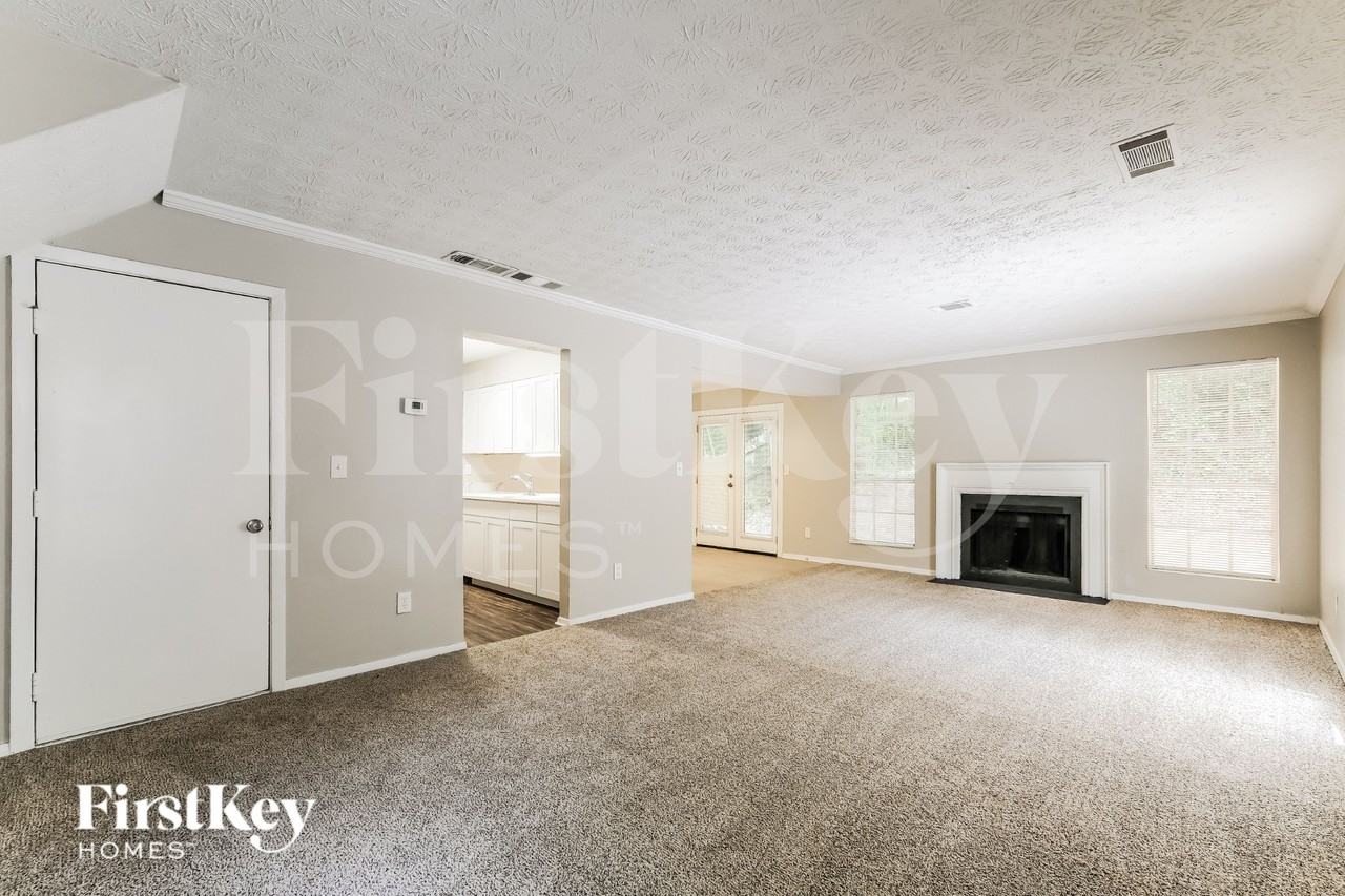 1539 Esquire Pl - Photo 3 of 19
