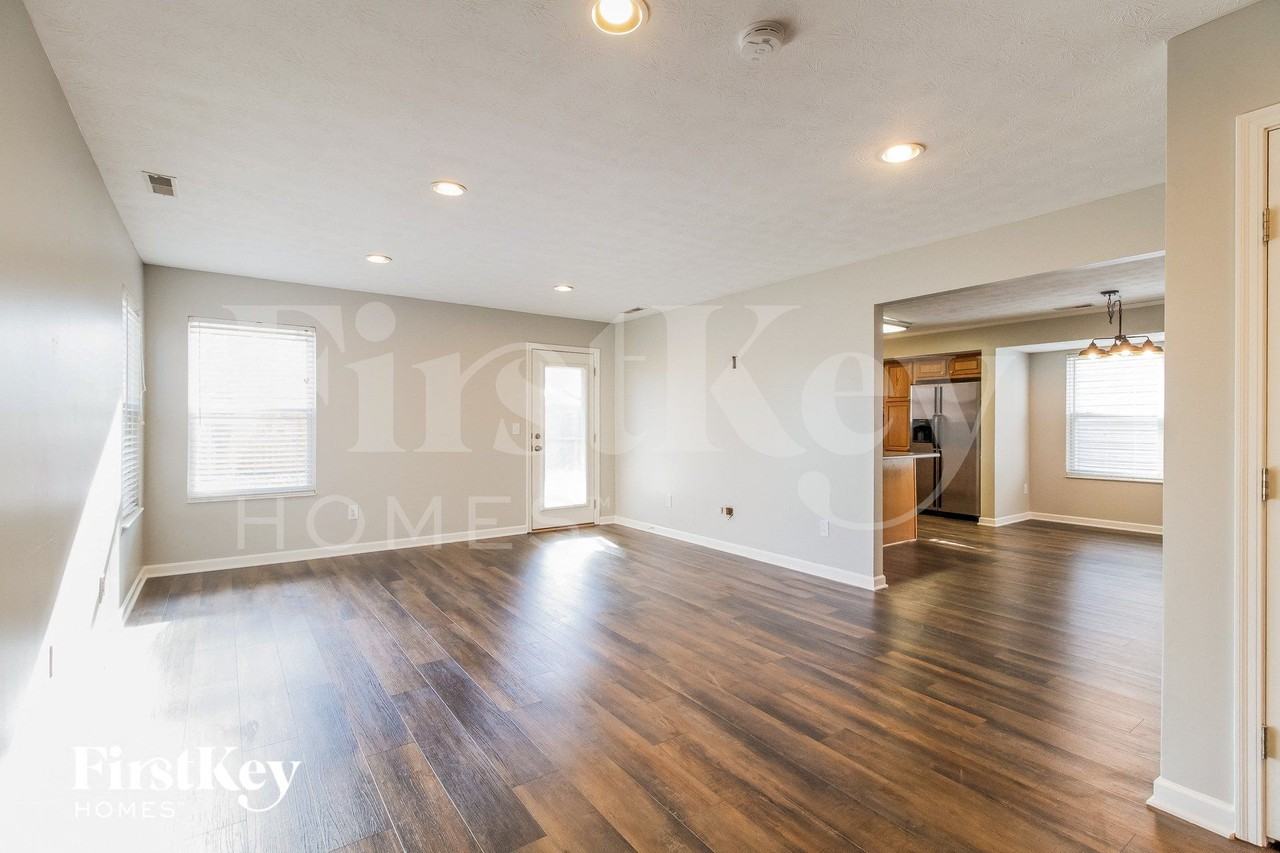 6013 Marsh Cir - Photo 4 of 15