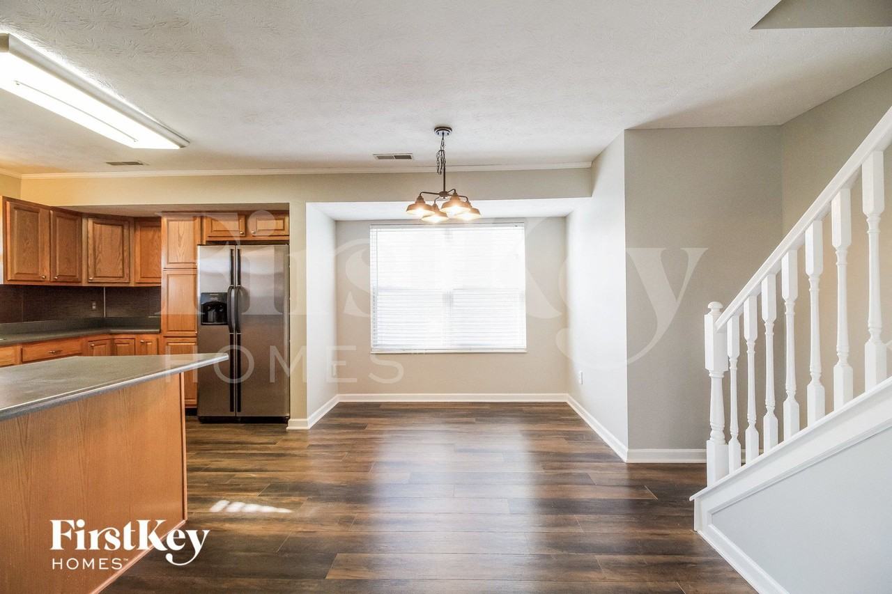 6013 Marsh Cir - Photo 5 of 15