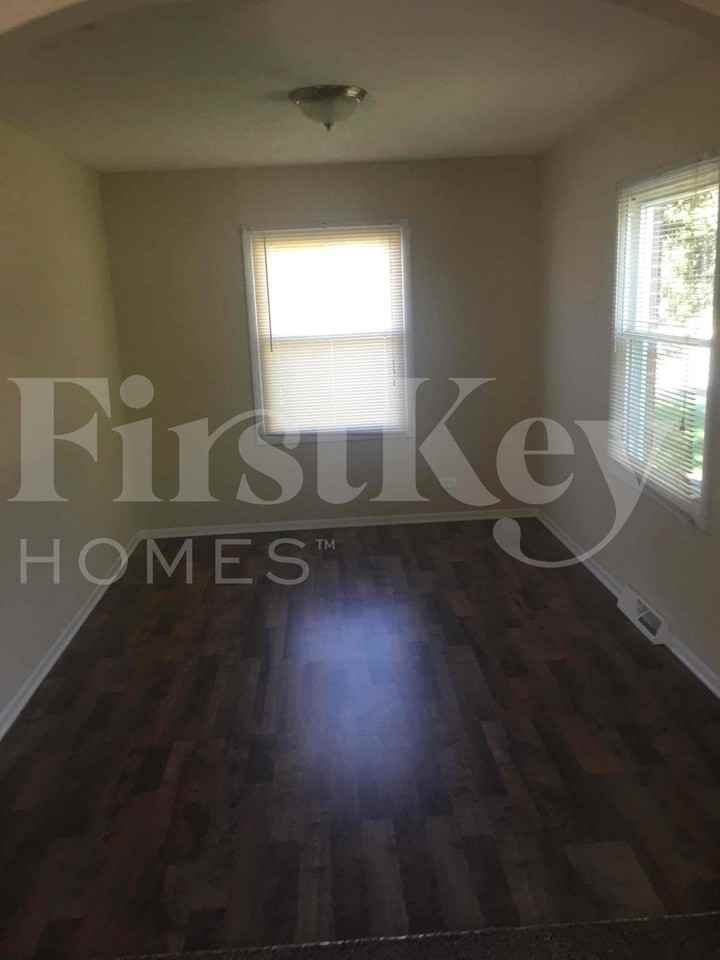 410 S Villa Ave - Photo 3 of 21