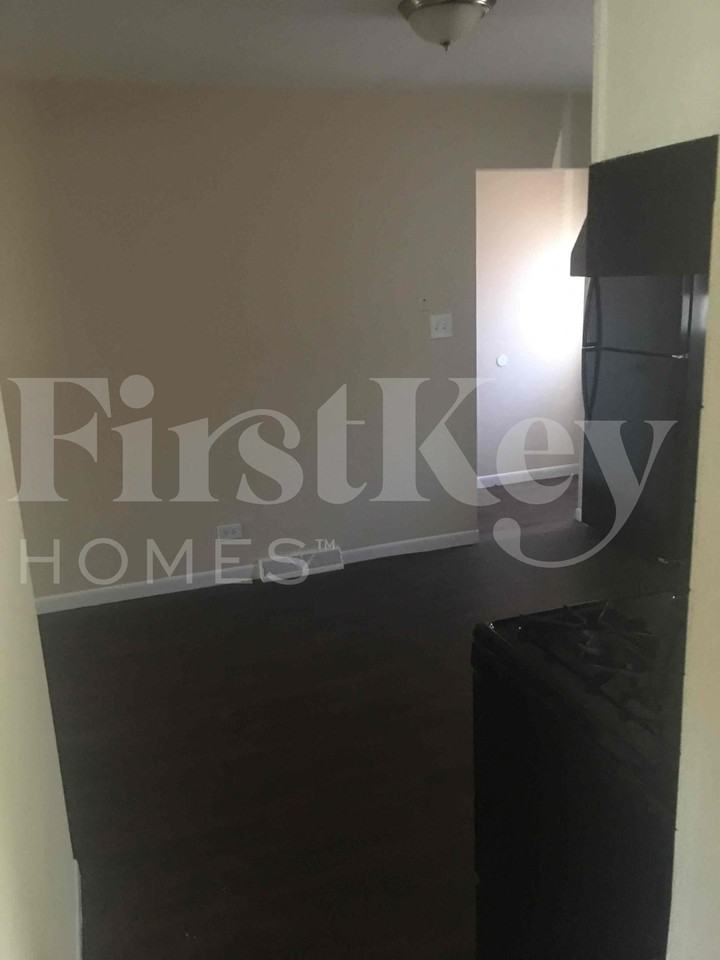 410 S Villa Ave - Photo 4 of 21