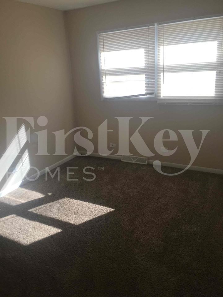 410 S Villa Ave - Photo 7 of 21