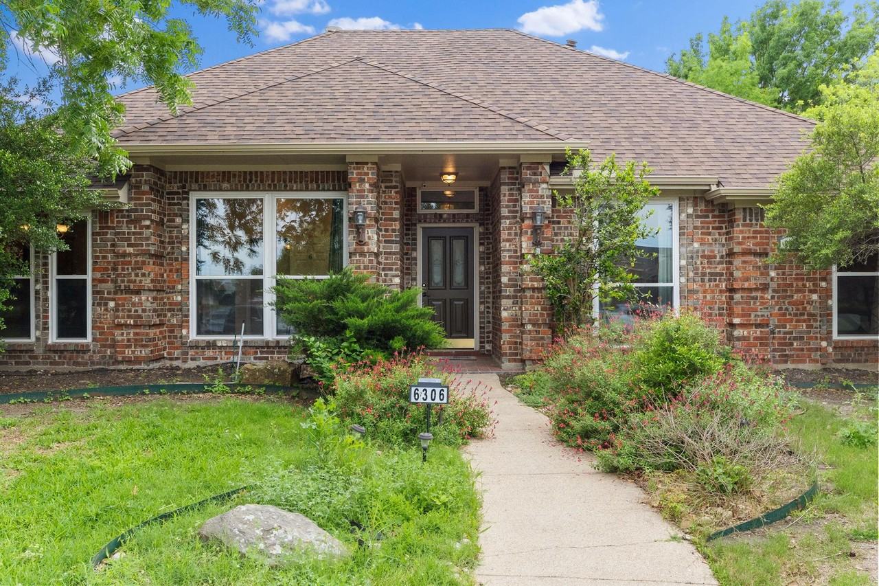 Debbie Cir - Photo 2 of 24