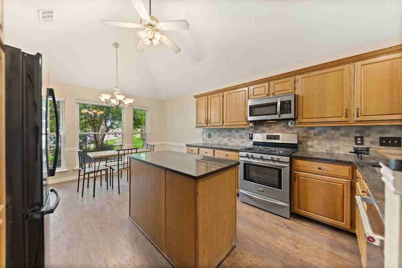 Debbie Cir - Photo 4 of 24