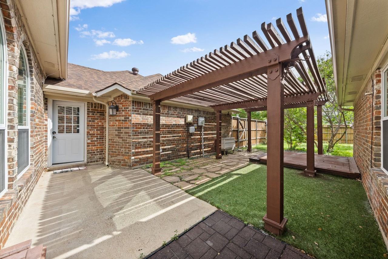 Debbie Cir - Photo 6 of 24