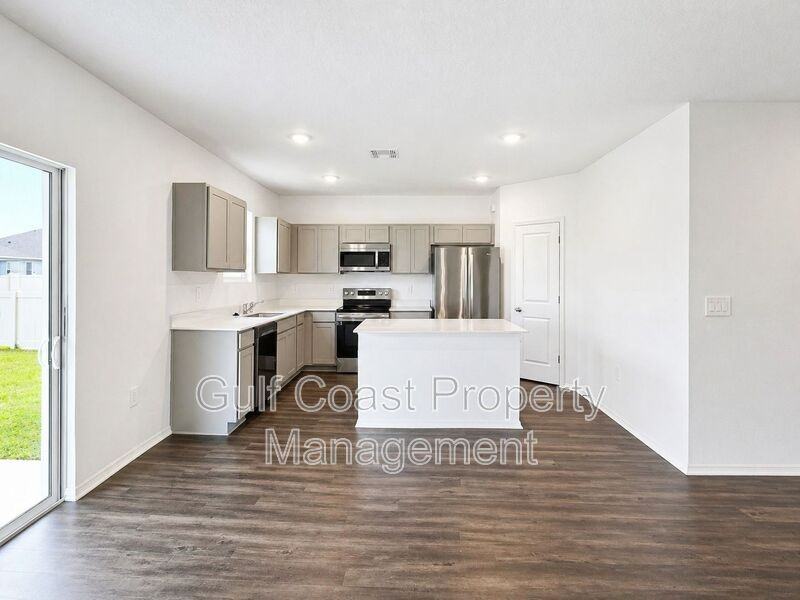 13031 Bluff Oak Way - Photo 3 of 32